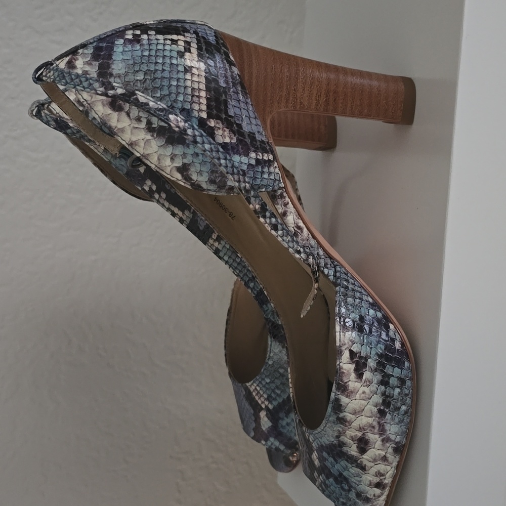 NEW, Johnston & Murphy, Blue Snakeskin Heels, Sz 8.5 - Picture 8 of 10